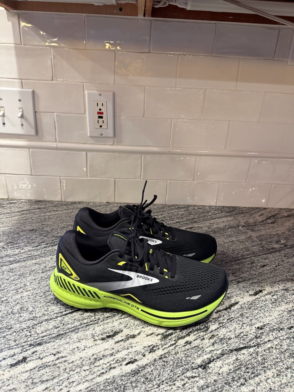 Men’s Brooks Adrenaline 23 Size 8.5